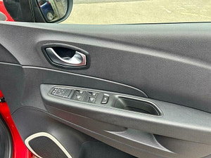 Renault Captur thumbnail