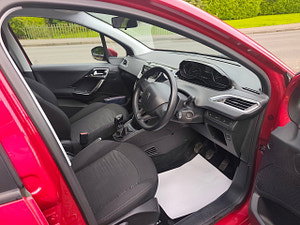 Peugeot 208 thumbnail