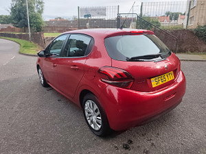 Peugeot 208 thumbnail