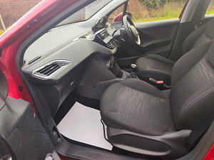 Peugeot 208 thumbnail