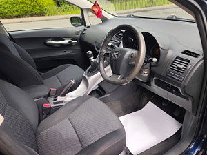 Toyota Auris thumbnail