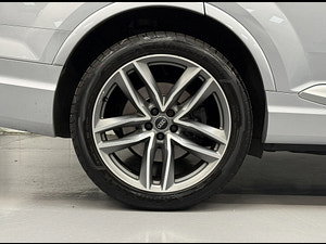 Audi Q7 thumbnail