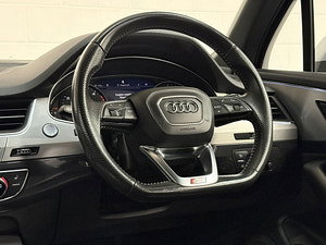 Audi Q7 thumbnail