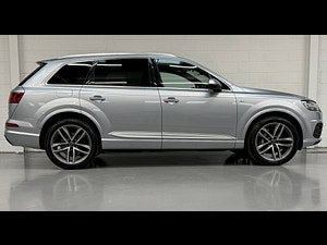 Audi Q7 thumbnail