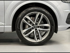 Audi Q7 thumbnail