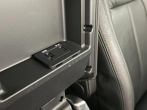 Land Rover Discovery 4 thumbnail