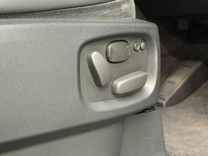 Land Rover Discovery 4 thumbnail