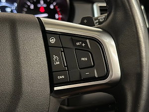 Land Rover Discovery Sport thumbnail