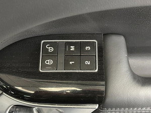Land Rover Range Rover thumbnail