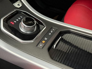 Land Rover Range Rover Evoque thumbnail