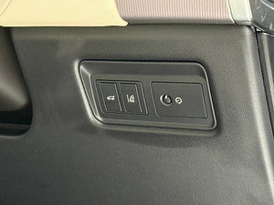 Land Rover Range Rover Sport thumbnail