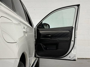 Mitsubishi Outlander thumbnail