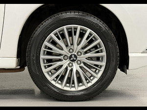 Mitsubishi Outlander thumbnail