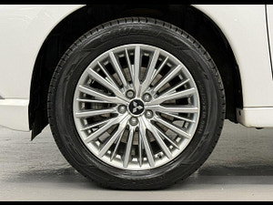 Mitsubishi Outlander thumbnail