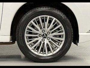 Mitsubishi Outlander thumbnail