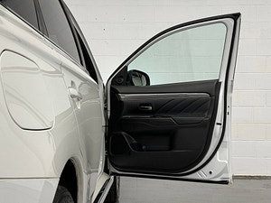 Mitsubishi Outlander thumbnail
