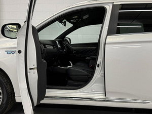 Mitsubishi Outlander thumbnail