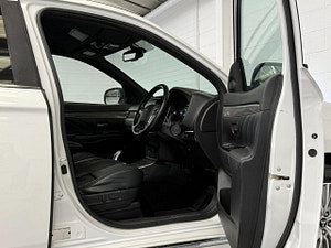 Mitsubishi Outlander thumbnail