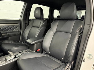 Mitsubishi Outlander thumbnail