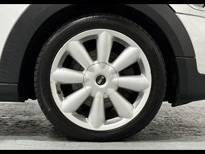 MINI Countryman thumbnail