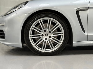 Porsche Panamera thumbnail