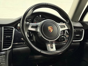 Porsche Panamera thumbnail