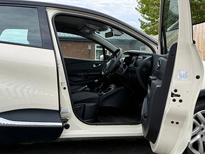 Renault Captur thumbnail