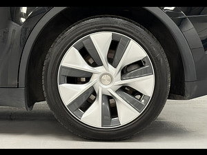 Tesla Model Y thumbnail