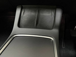 Tesla Model Y thumbnail