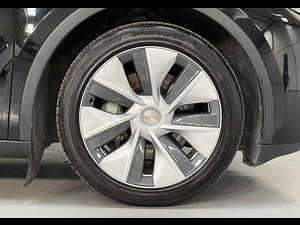 Tesla Model Y thumbnail