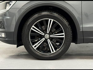 Volkswagen Tiguan thumbnail