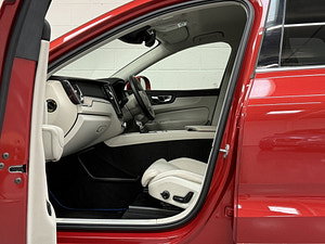 Volvo XC60 thumbnail