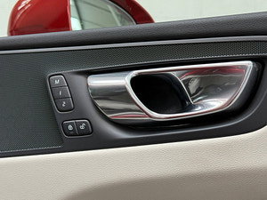 Volvo XC60 thumbnail