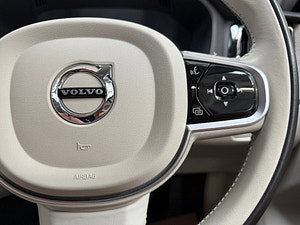 Volvo XC60 thumbnail