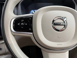 Volvo XC60 thumbnail