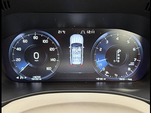 Volvo XC60 thumbnail