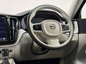 Volvo XC60 thumbnail