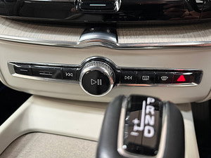 Volvo XC60 thumbnail