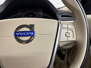 Volvo XC70 thumbnail