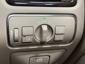Volvo XC70 thumbnail