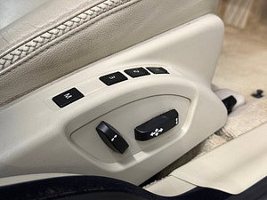 Volvo XC70 thumbnail