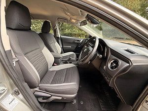 Toyota Auris thumbnail