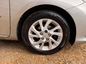 Toyota Auris thumbnail