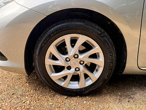 Toyota Auris thumbnail