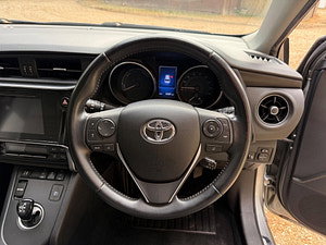 Toyota Auris thumbnail