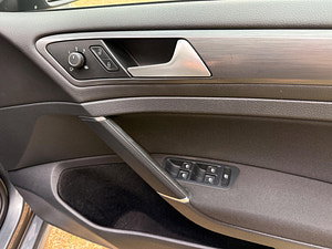 Volkswagen Golf thumbnail