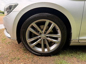 Volkswagen Passat thumbnail
