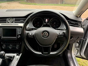 Volkswagen Passat thumbnail