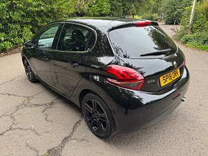 Peugeot 208 thumbnail