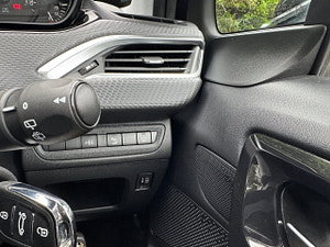 Peugeot 208 thumbnail